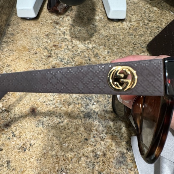 Gucci sunglasses - Picture 3 of 3